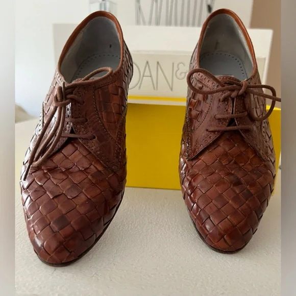 Vintage Joan & David Women’s Leather Shoes - European Size 8 1/2. - Picture 2 of 16